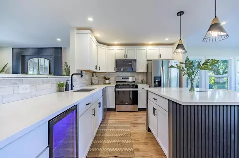 Kitchen - 544 Cedar Ct, Munster, IN 46321 photo 1 of 8