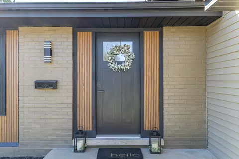 Entry Way - 544 Cedar Ct, Munster, IN 46321 photo 1 of 6
