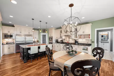 Kitchen - 9030 Willow Ln, Saint John, IN 46373 photo 5 of 5