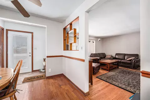 Entry Way - 1109 N Dwiggins Ave, Griffith, IN 46319 photo 1 of 5