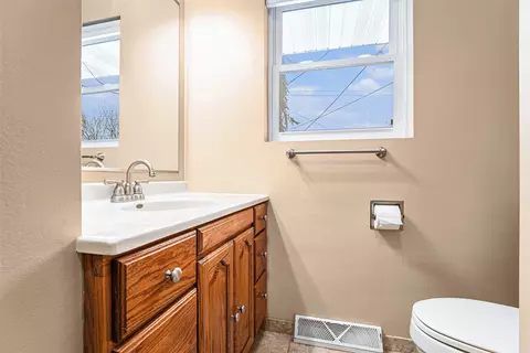Bath - 1109 N Dwiggins Ave, Griffith, IN 46319 photo 2 of 3