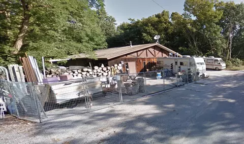 101 E Golfwood Rd, Beverly Shores, IN 46301