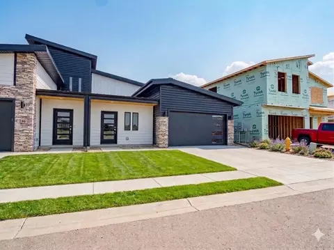 244 Sawgrass Dr, Crown Point, IN 46307