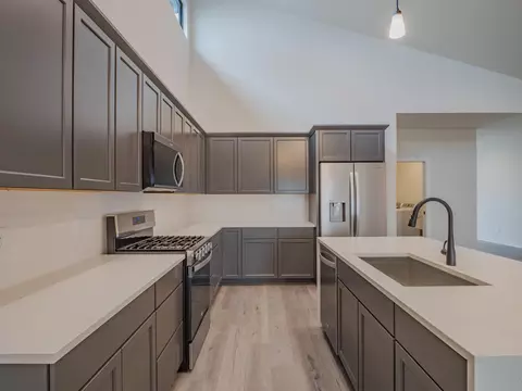 Kitchen - 244 Sawgrass Dr, Crown Point, IN 46307 photo 5 of 7
