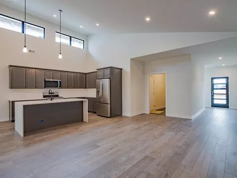 Kitchen - 244 Sawgrass Dr, Crown Point, IN 46307 photo 2 of 7