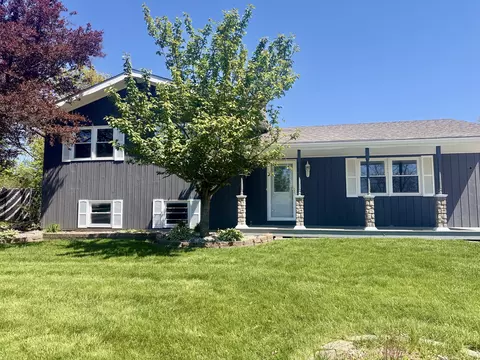 1949 Terri Ln, Schererville, IN 46375