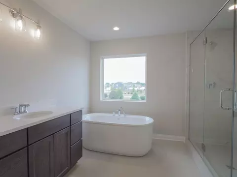 Bath - 7482 E 116th Ave, Crown Point, IN 46307 photo 3 of 4