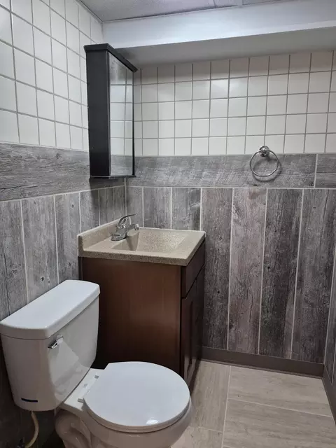 Bath - 7800 Juniper Ave, Gary, IN 46403 photo 2 of 2