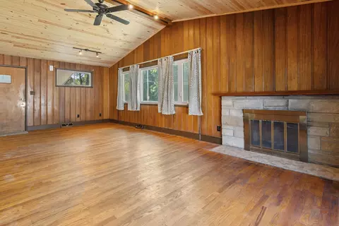 Living - 7800 Juniper Ave, Gary, IN 46403 photo 4 of 6