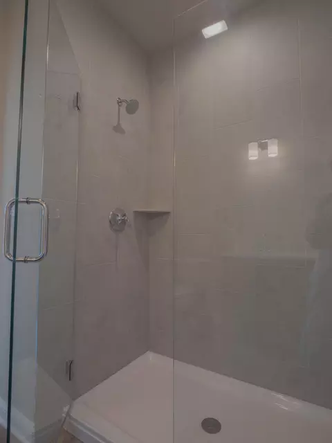 Bath - 7502 E 116th Ave, Crown Point, IN 46307 photo 2 of 4