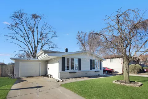 1016 N Wheeler St, Griffith, IN 46319 photo 2