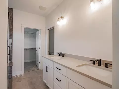 Bath - 7522 E 116th Ave, Crown Point, IN 46307 photo 2 of 3