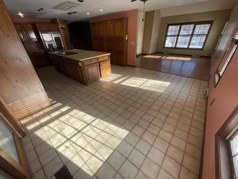 9710 Rustic Dr, De Motte, IN 46310 photo 8
