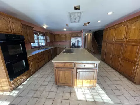 9710 Rustic Dr, De Motte, IN 46310 photo 7