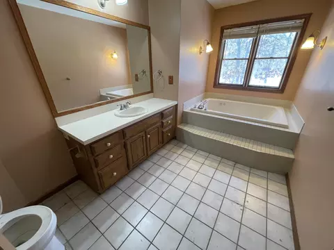 9710 Rustic Dr, De Motte, IN 46310 photo 17