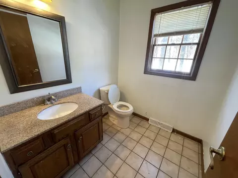 9710 Rustic Dr, De Motte, IN 46310 photo 12