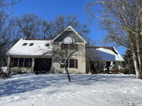 9710 Rustic Dr, De Motte, IN 46310 photo 1