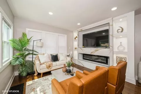 Living - 1420 W 47th Ave, Gary, IN 46408 photo 3 of 4