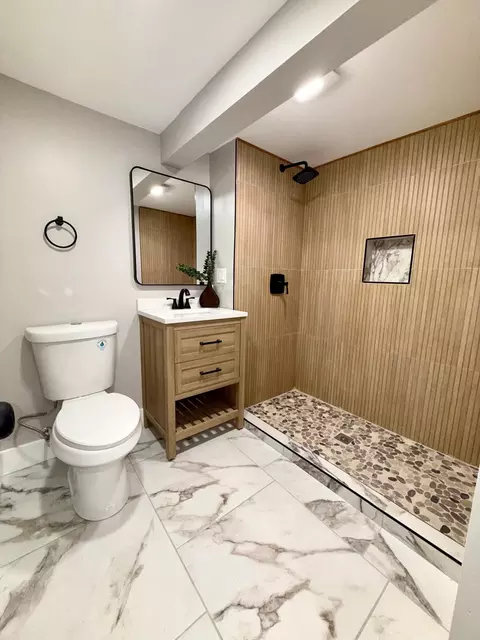Bath - 1420 W 47th Ave, Gary, IN 46408 photo 2 of 4