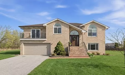 11109 Iowa St, Crown Point, IN 46307