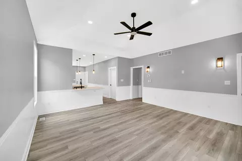 Living - 924 Highland St, Hammond, IN 46320 photo 1 of 3
