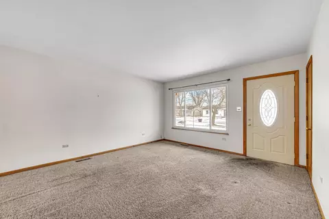 Living - 227 N Wright St, Griffith, IN 46319 photo 2 of 6