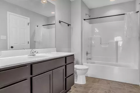 Bath - 11421 Vermont Pl, Crown Point, IN 46307 photo 3 of 3