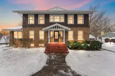 158 S Greenwich St, Valparaiso, IN 46383