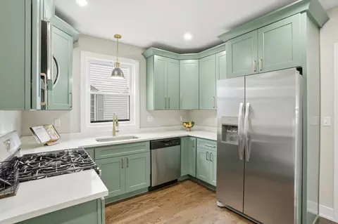 Kitchen - 2009 Wespark Ave, Whiting, IN 46394 photo 2 of 3