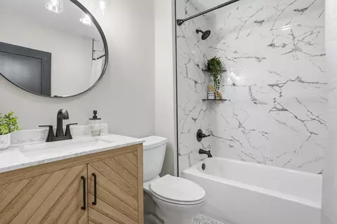 Bath - 2009 Wespark Ave, Whiting, IN 46394 photo 1 of 2
