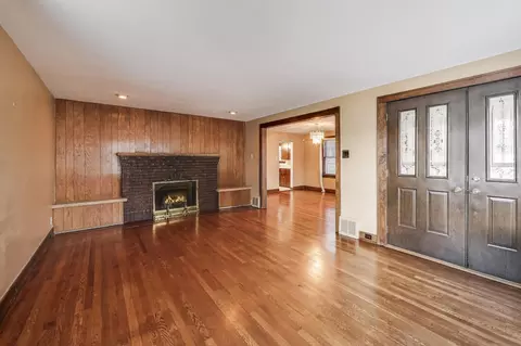 Living - 37 Elizabeth St, Hammond, IN 46320 photo 5 of 8