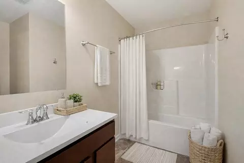 Bath - 1063 E 116th Pl, Crown Point, IN 46307 photo 2 of 2