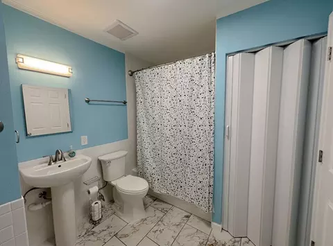 Bath - 709 James Pl, Griffith, IN 46319 photo 1 of 2