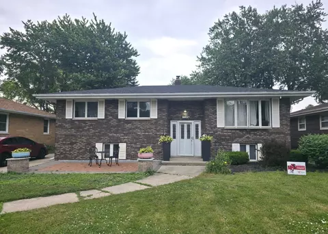 8027 Kooy Dr, Munster, IN 46321