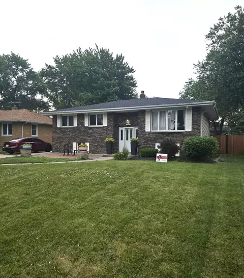 Exterior - 8027 Kooy Dr, Munster, IN 46321 photo 2 of 8