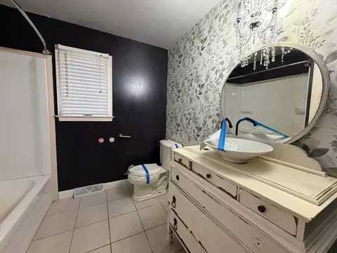 Bath - 10859 Bunker Dr, De Motte, IN 46310 photo 2 of 3