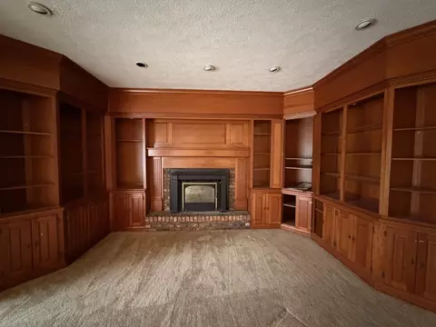 Living - 10859 Bunker Dr, De Motte, IN 46310 photo 4 of 6