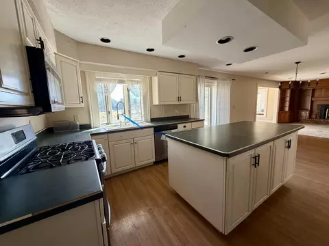 Kitchen - 10859 Bunker Dr, De Motte, IN 46310 photo 1 of 3