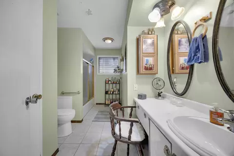 Bath - 8411 Hickory Ave, Gary, IN 46403 photo 1 of 2