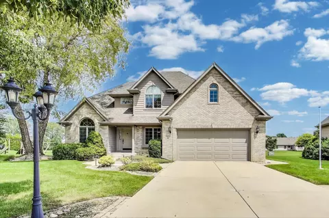 9935 Ashwood Ln, Munster, IN 46321