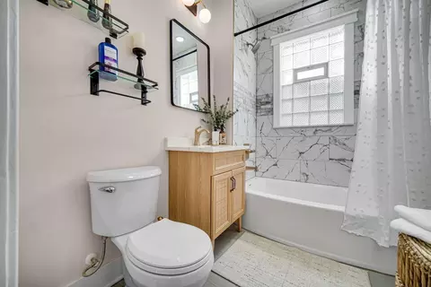 Bath - 1828 Stanton Ave, Whiting, IN 46394 photo 1 of 2
