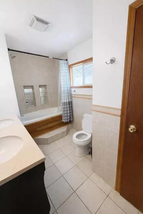 Bath - 1916 Wallace St, Gary, IN 46404 photo 1 of 3