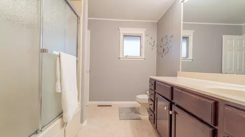 Bath - 9439 Walnut Dr, Munster, IN 46321 photo 2 of 4