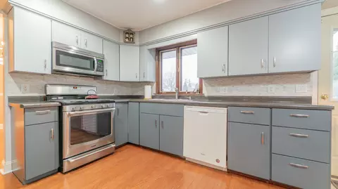 Kitchen - 9439 Walnut Dr, Munster, IN 46321 photo 3 of 4