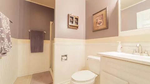 Bath - 9439 Walnut Dr, Munster, IN 46321 photo 4 of 4