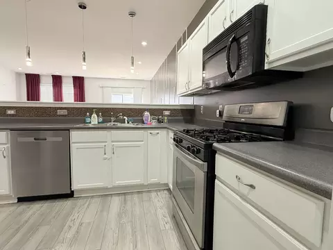 Kitchen - 863 Flagstone Dr, Dyer, IN 46311 photo 2 of 3