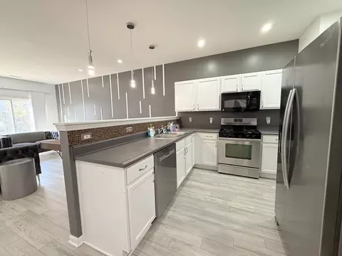 Kitchen - 863 Flagstone Dr, Dyer, IN 46311 photo 1 of 3