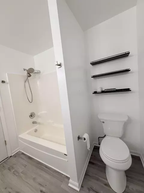 Bath - 863 Flagstone Dr, Dyer, IN 46311 photo 5 of 5