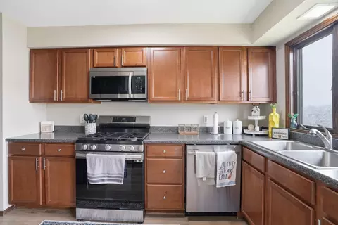 Kitchen - 5070 Sandy Bch #C, Crown Point, IN 46307 photo 2 of 3