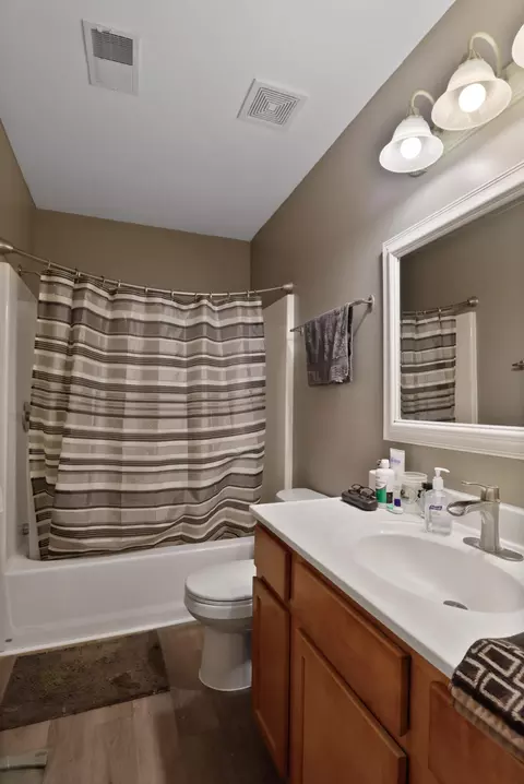 Bath - 829 Johnson St #B, Porter, IN 46304 photo 2 of 3